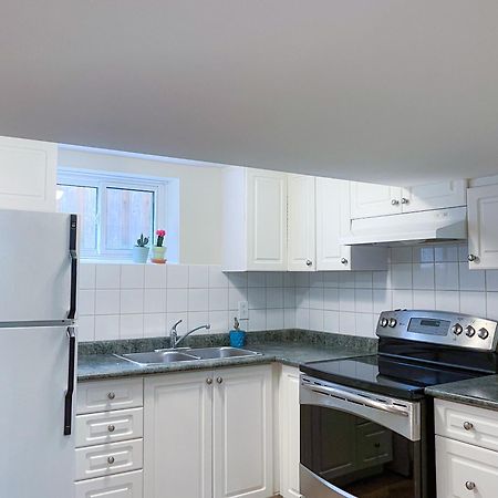 Newly-Renovated 3Br House, 12 Minutes To Airport Apartment Toronto Bagian luar foto