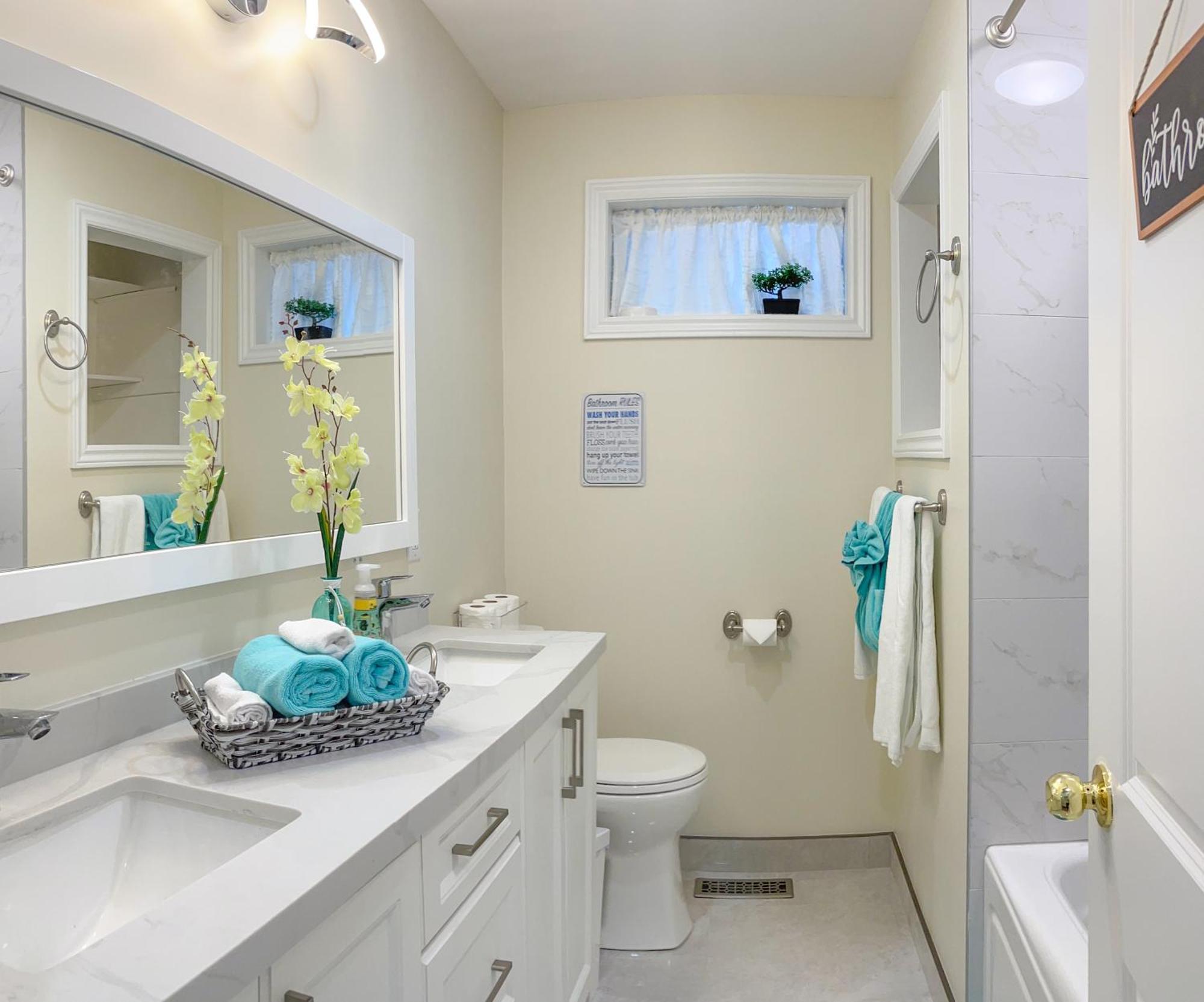 Newly-Renovated 3Br House, 12 Minutes To Airport Apartment Toronto Bagian luar foto