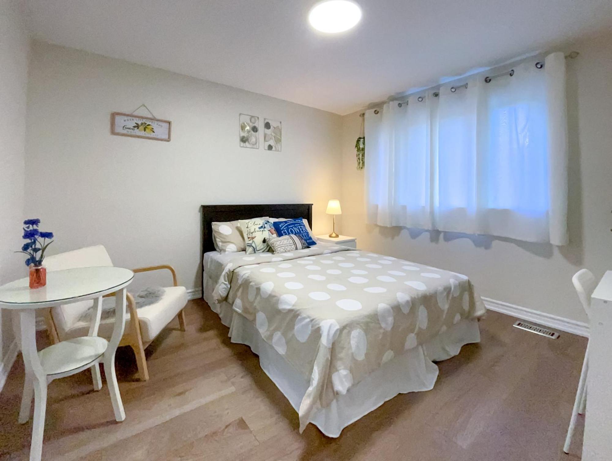 Newly-Renovated 3Br House, 12 Minutes To Airport Apartment Toronto Bagian luar foto