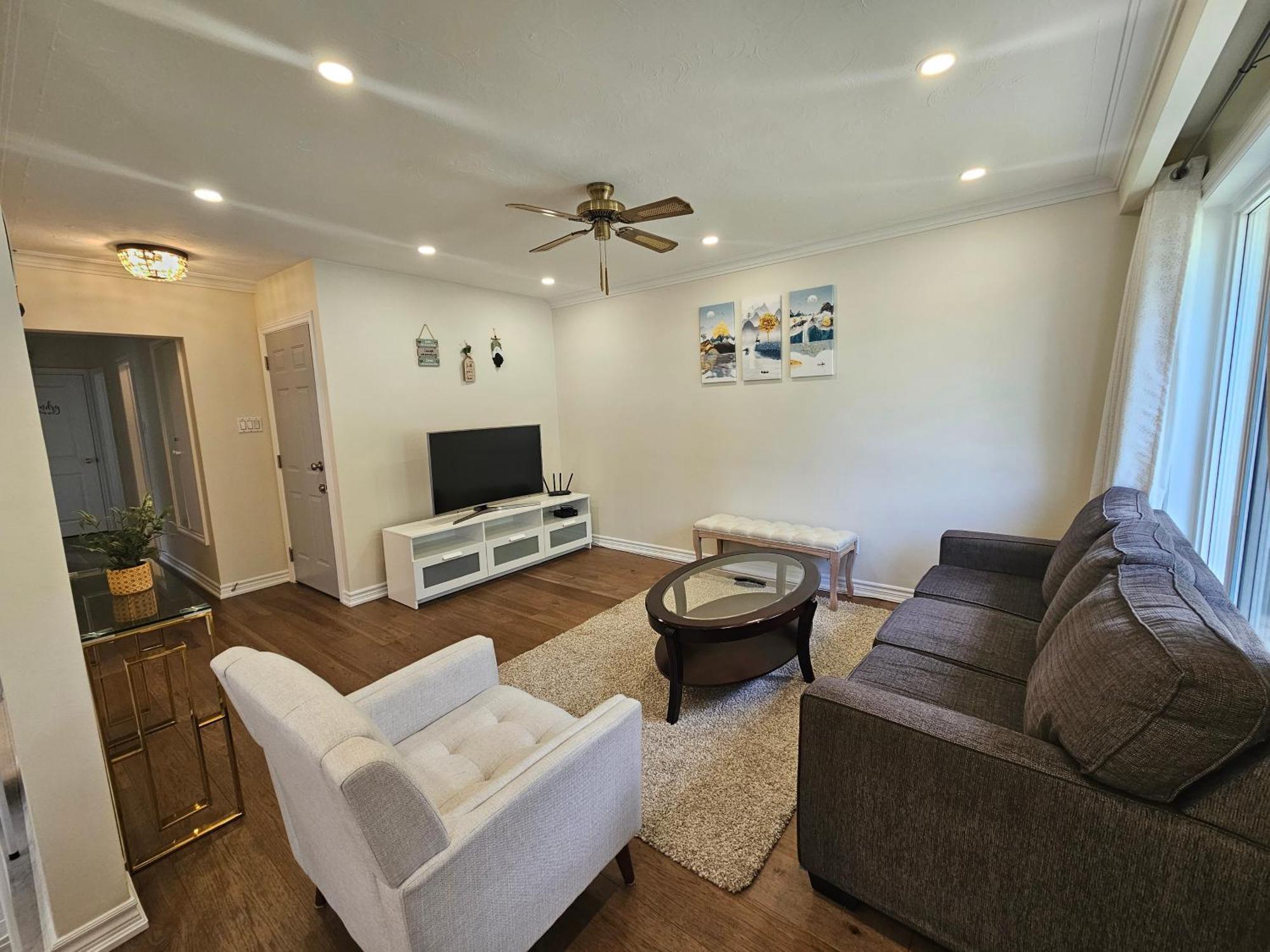 Newly-Renovated 3Br House, 12 Minutes To Airport Apartment Toronto Bagian luar foto