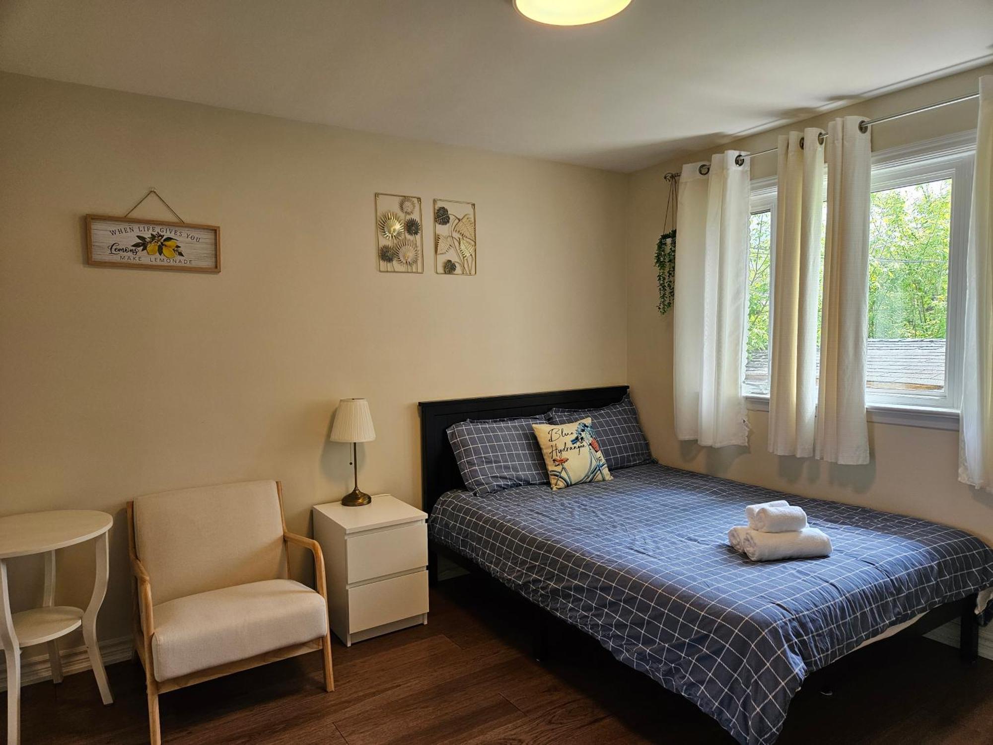 Newly-Renovated 3Br House, 12 Minutes To Airport Apartment Toronto Bagian luar foto