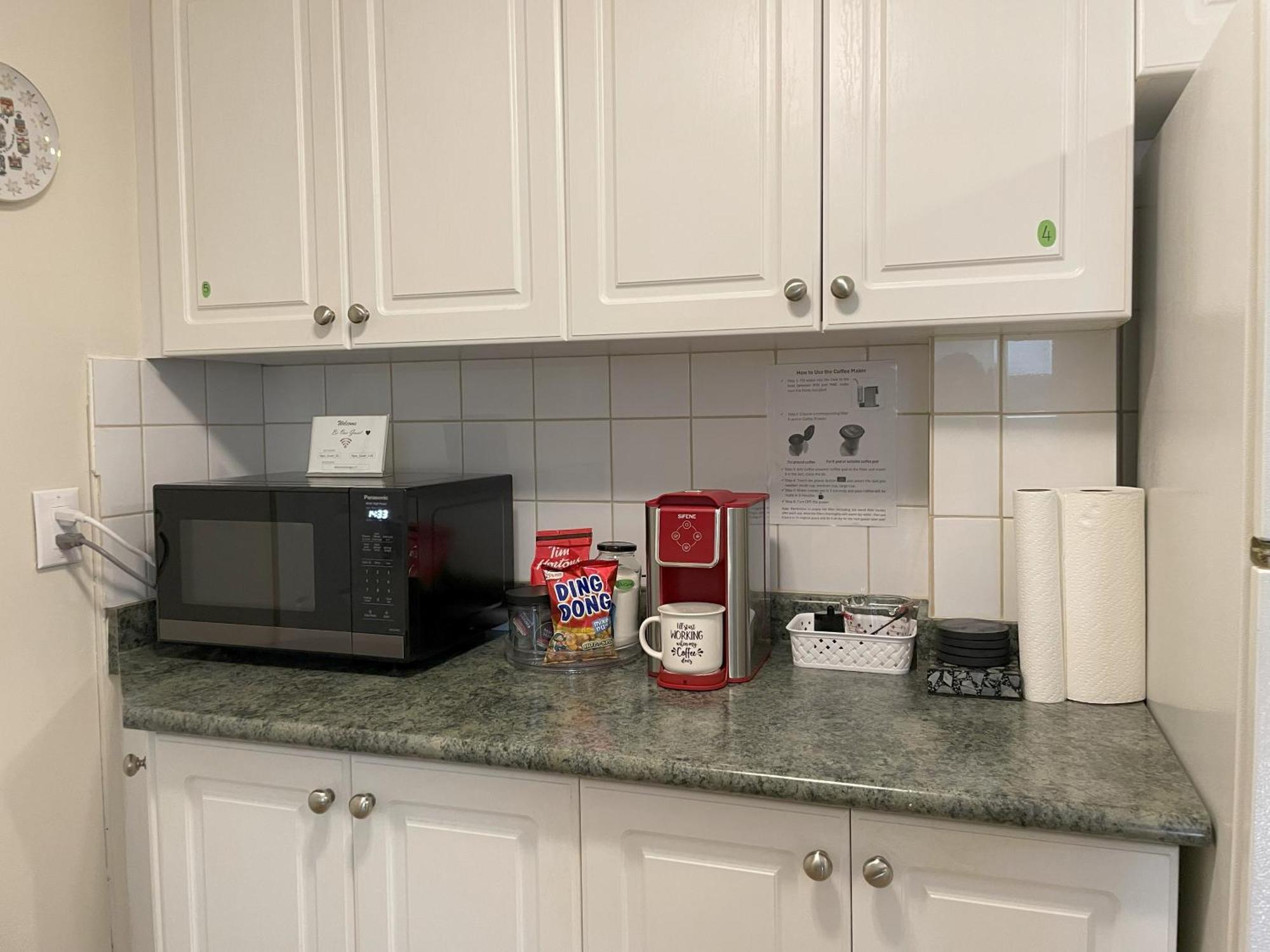 Newly-Renovated 3Br House, 12 Minutes To Airport Apartment Toronto Bagian luar foto