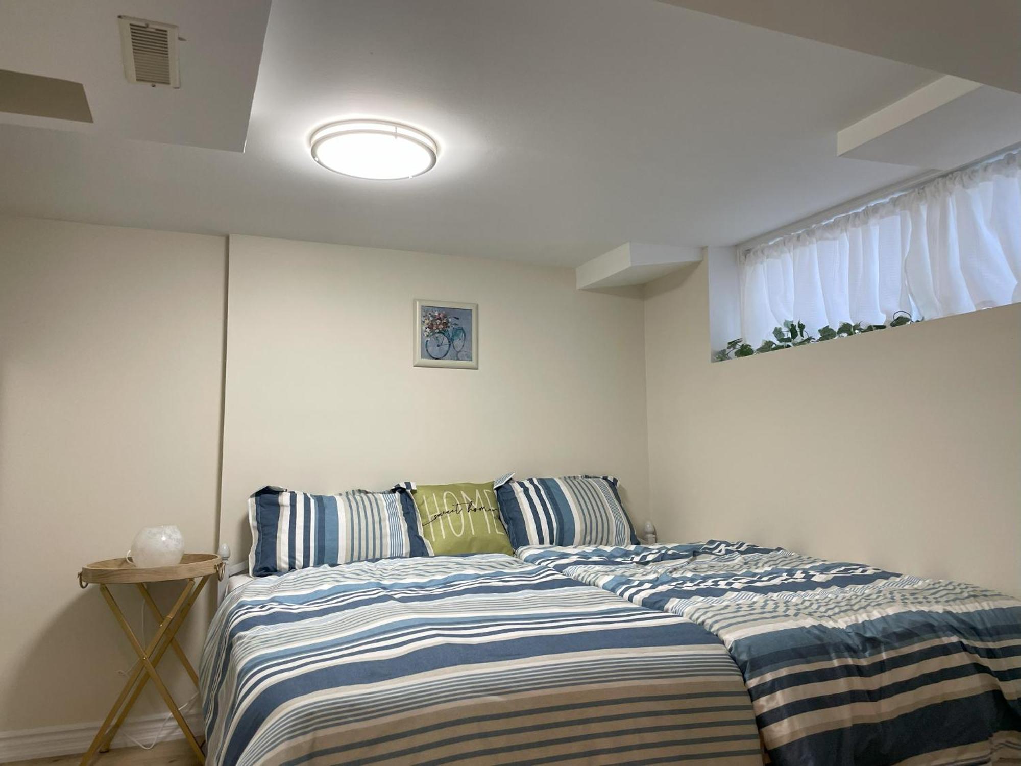 Newly-Renovated 3Br House, 12 Minutes To Airport Apartment Toronto Bagian luar foto