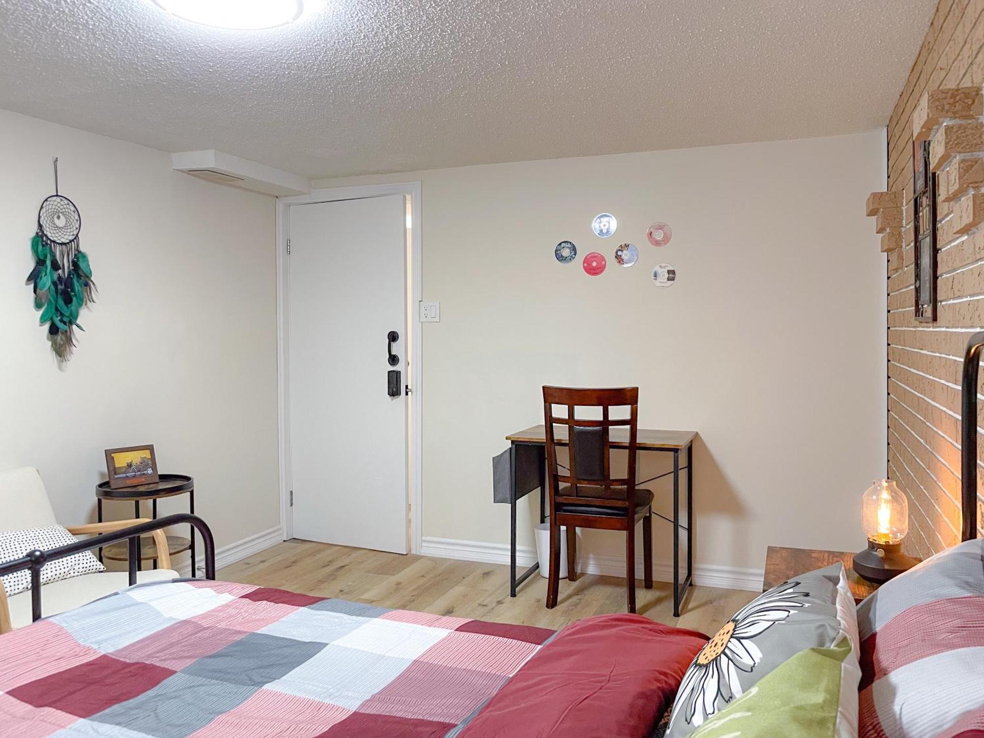 Newly-Renovated 3Br House, 12 Minutes To Airport Apartment Toronto Bagian luar foto